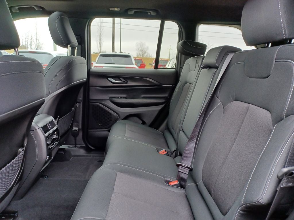 2025 Jeep Grand Cherokee Laredo X 4x4