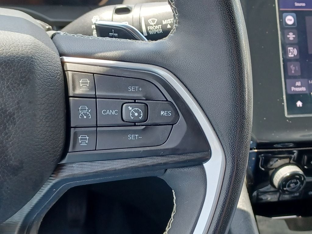 2023 Jeep Grand Cherokee Laredo 4x4