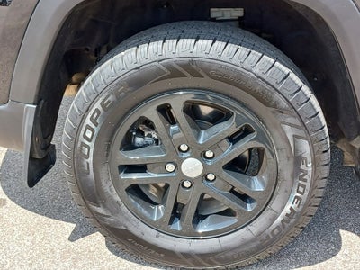 2023 Jeep Grand Cherokee Laredo 4x4