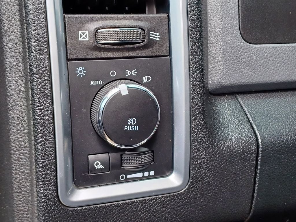 2018 RAM 1500 Big Horn Quad Cab 4x4 6'4' Box