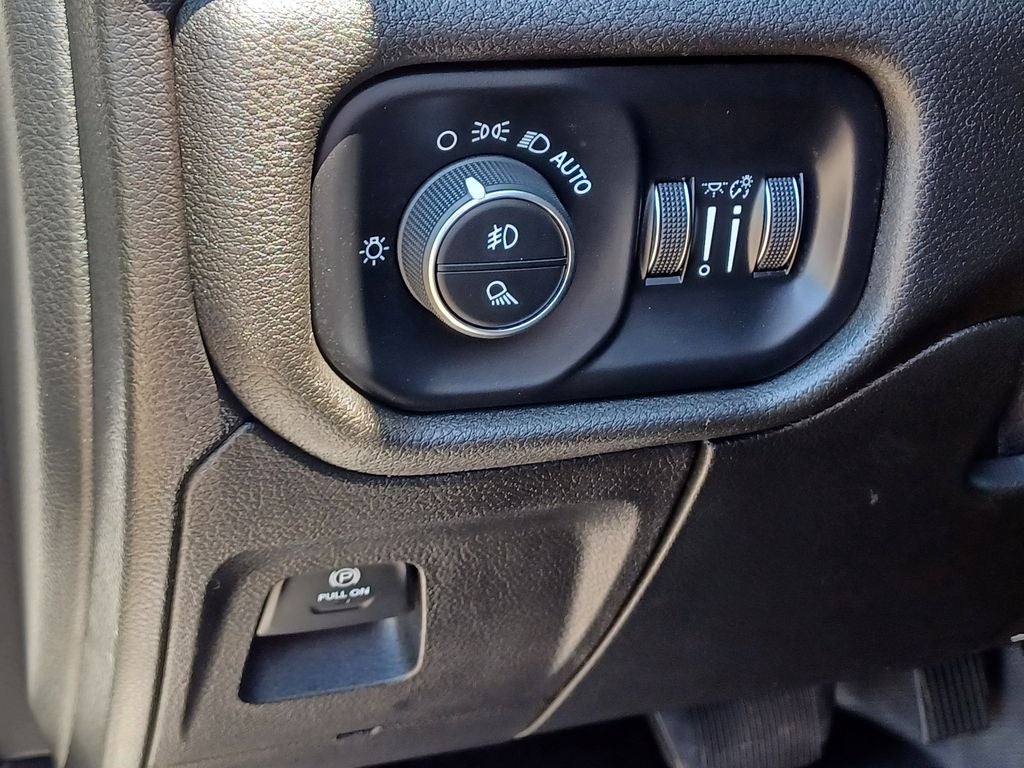 2019 RAM 1500 Big Horn/Lone Star Crew Cab 4x4 5'7' Box