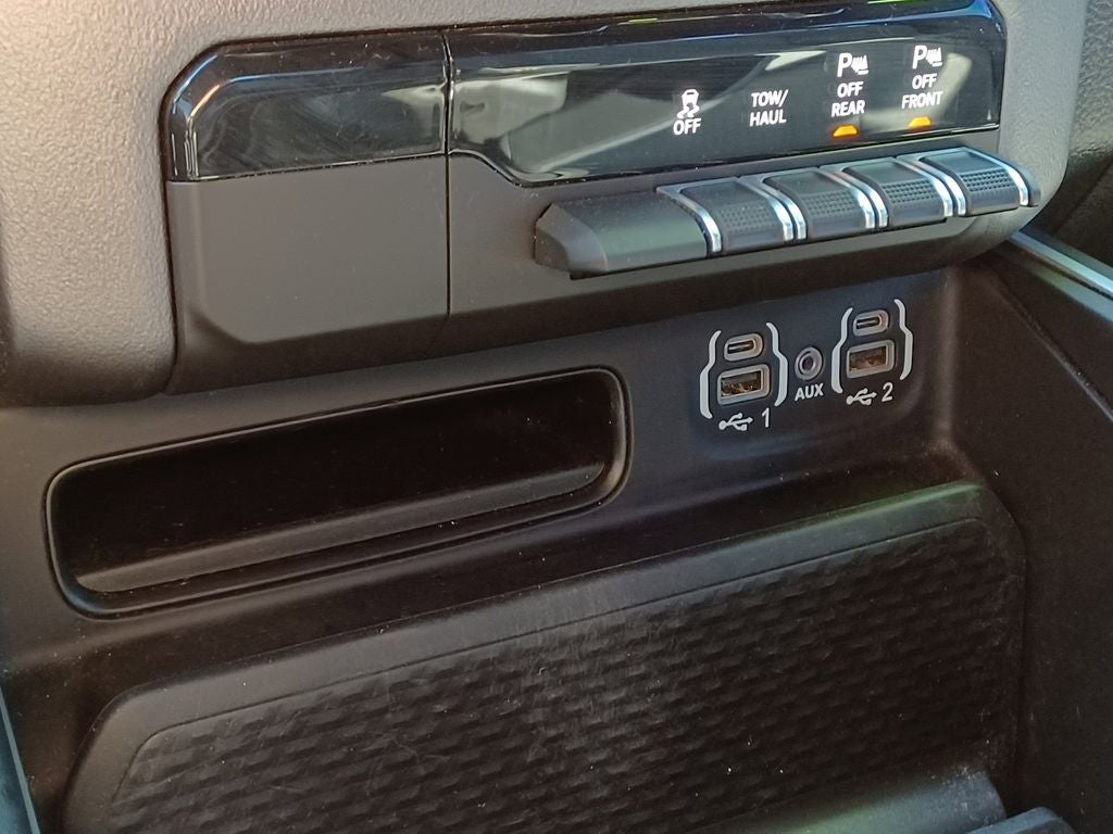 2022 RAM 1500 Big Horn Crew Cab 4x4 6'4' Box
