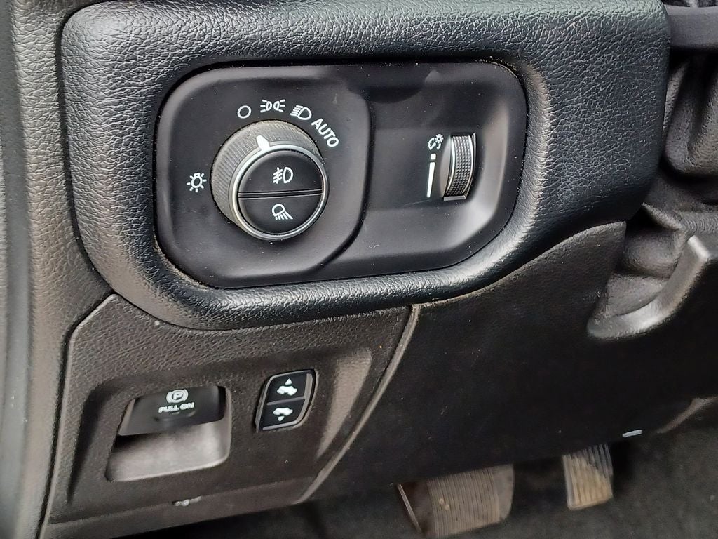 2021 RAM 1500 Big Horn Crew Cab 4x4 5'7' Box