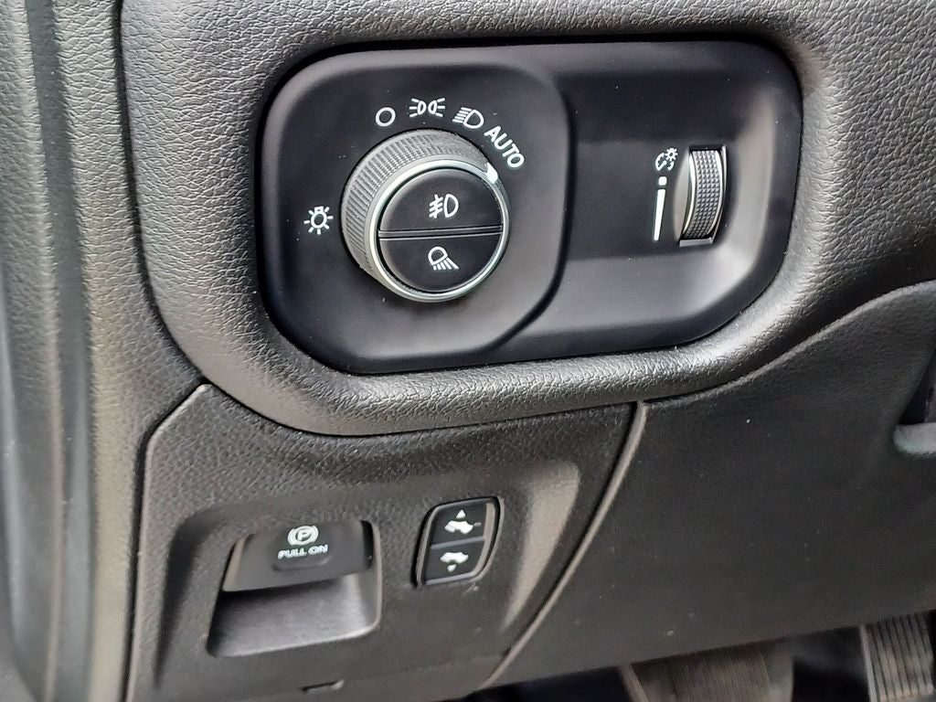 2023 RAM 1500 Big Horn Crew Cab 4x4 5'7' Box