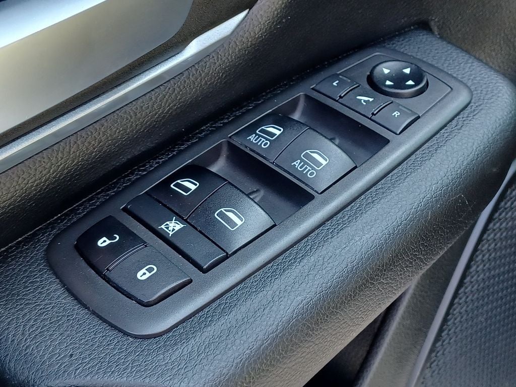 2021 RAM 1500 Big Horn Crew Cab 4x4 5'7' Box
