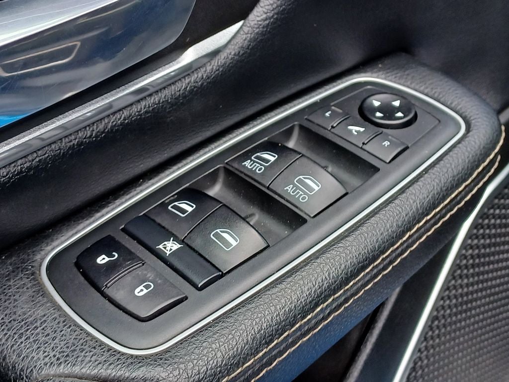 2021 RAM 1500 Laramie Crew Cab 4x4 5'7' Box