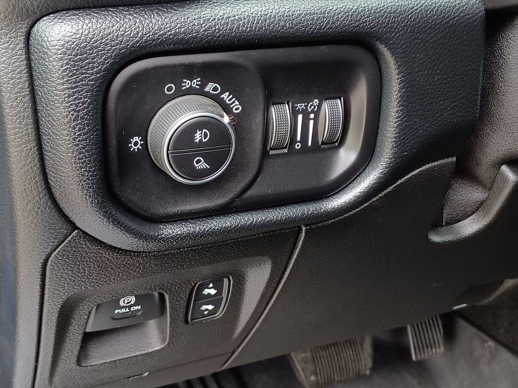 2021 RAM 1500 Laramie Crew Cab 4x4 5'7' Box