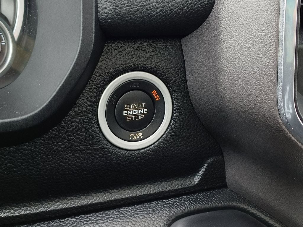 2021 RAM 1500 Laramie Crew Cab 4x4 5'7' Box