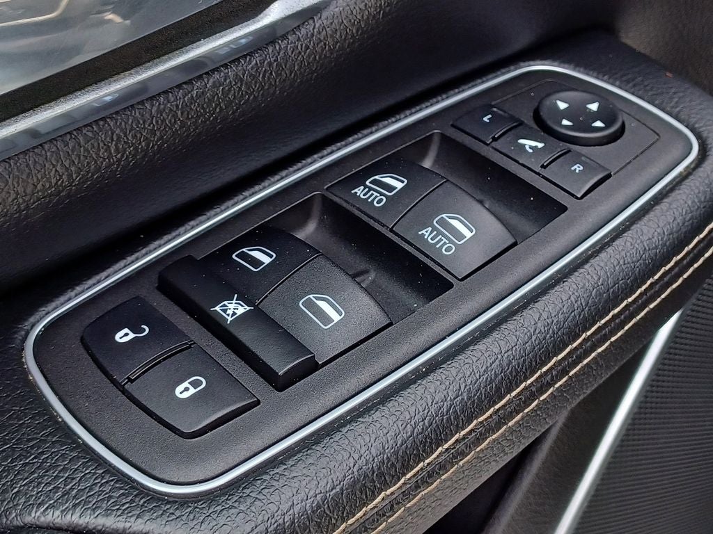 2023 RAM 1500 Laramie Crew Cab 4x4 5'7' Box