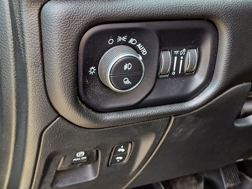 2023 RAM 1500 Laramie Crew Cab 4x4 5'7' Box