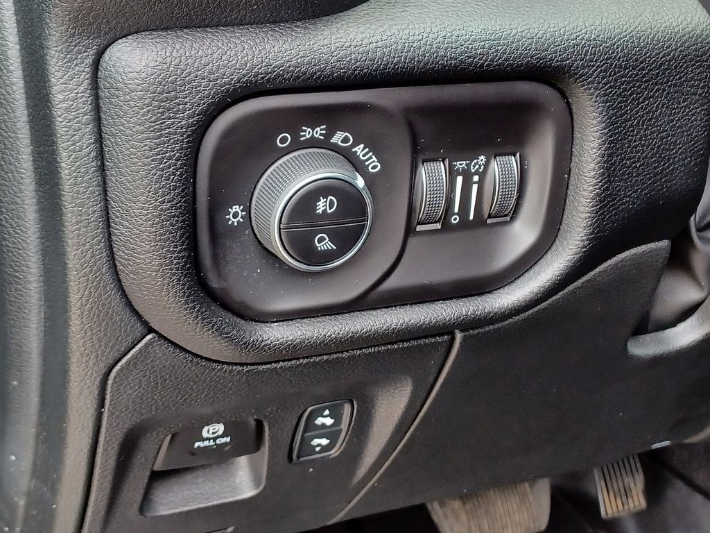 2026 RAM 1500 Laramie Crew Cab 4x4 5'7' Box