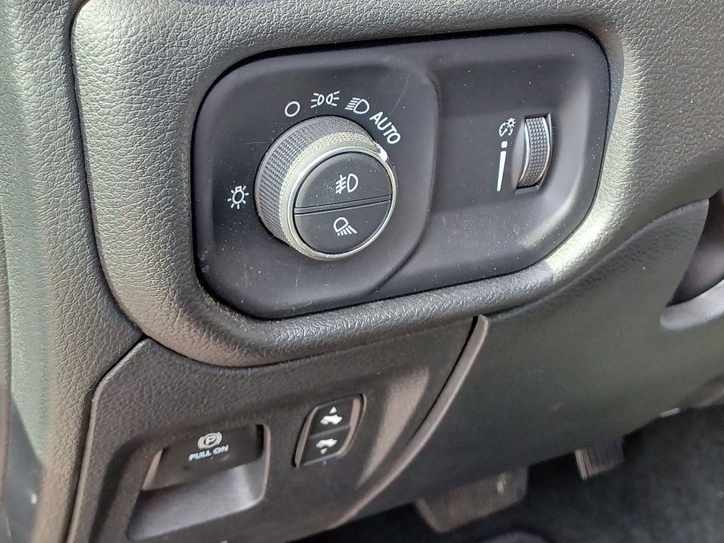 2024 RAM 1500 Big Horn Crew Cab 4x4 6'4' Box