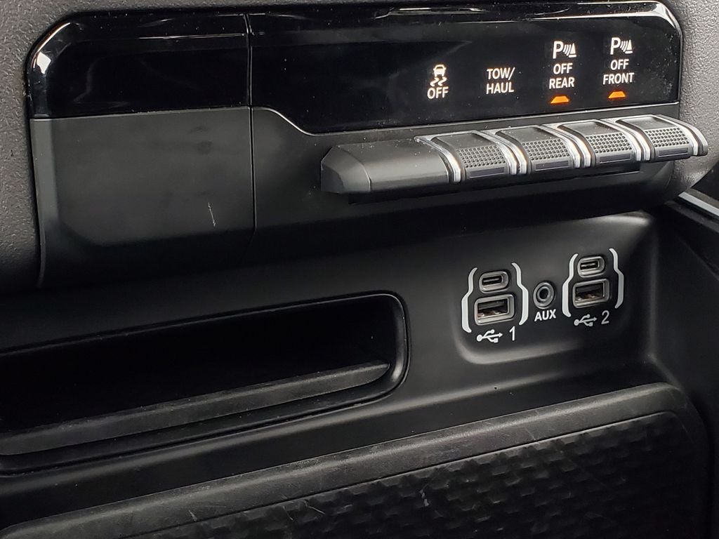 2022 RAM 1500 Big Horn Crew Cab 4x4 6'4' Box