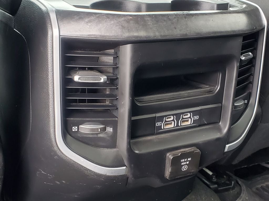 2022 RAM 1500 Big Horn Crew Cab 4x4 6'4' Box