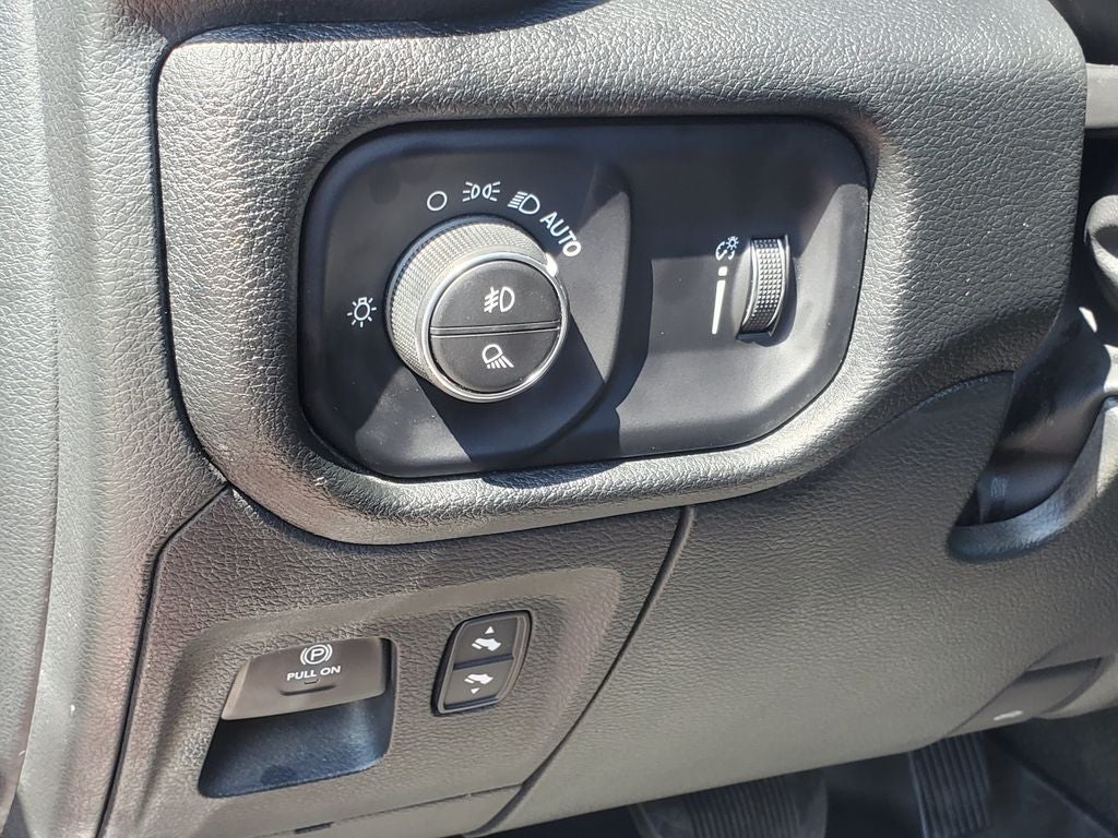 2022 RAM 1500 Big Horn Crew Cab 4x4 6'4' Box