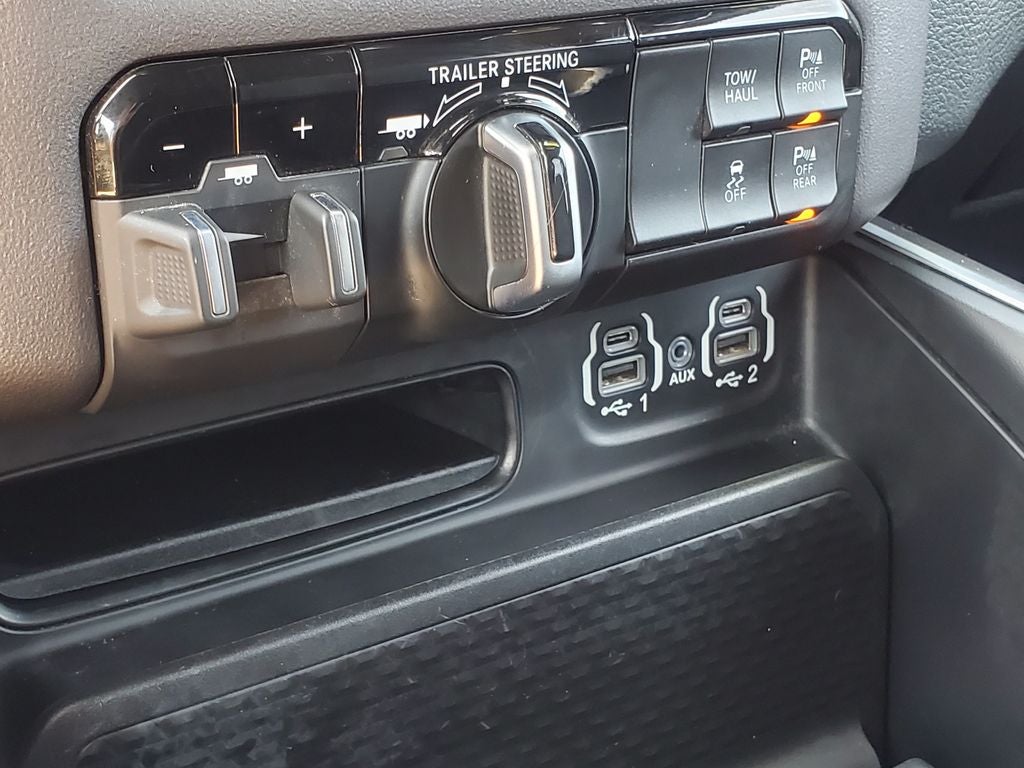 2022 RAM 1500 Big Horn Crew Cab 4x4 6'4' Box