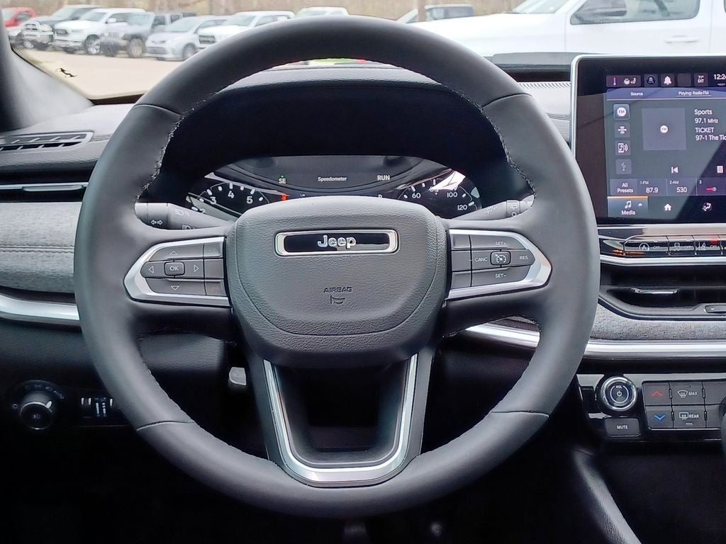 2023 Jeep Compass Latitude Lux FWD