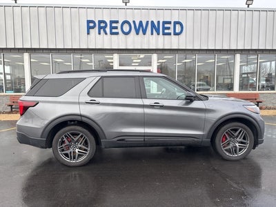 2025 Ford Explorer ST-Line