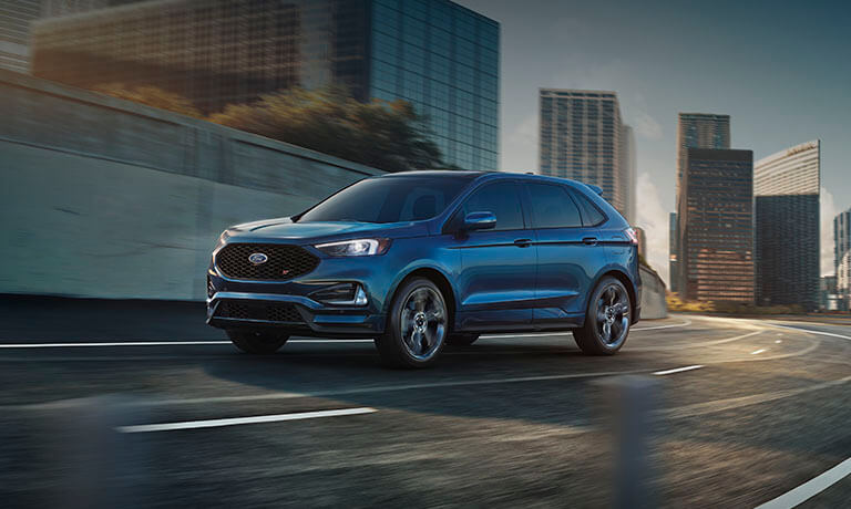 2024 Ford Edge turning in city