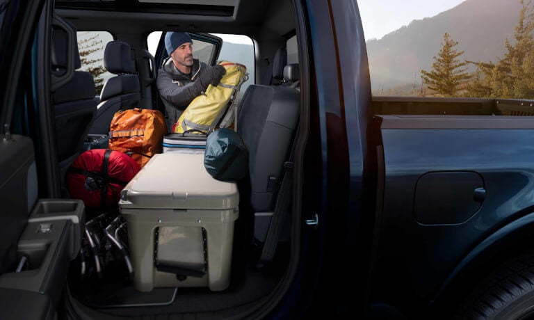 2024 Ford F-150 cargo space in cab